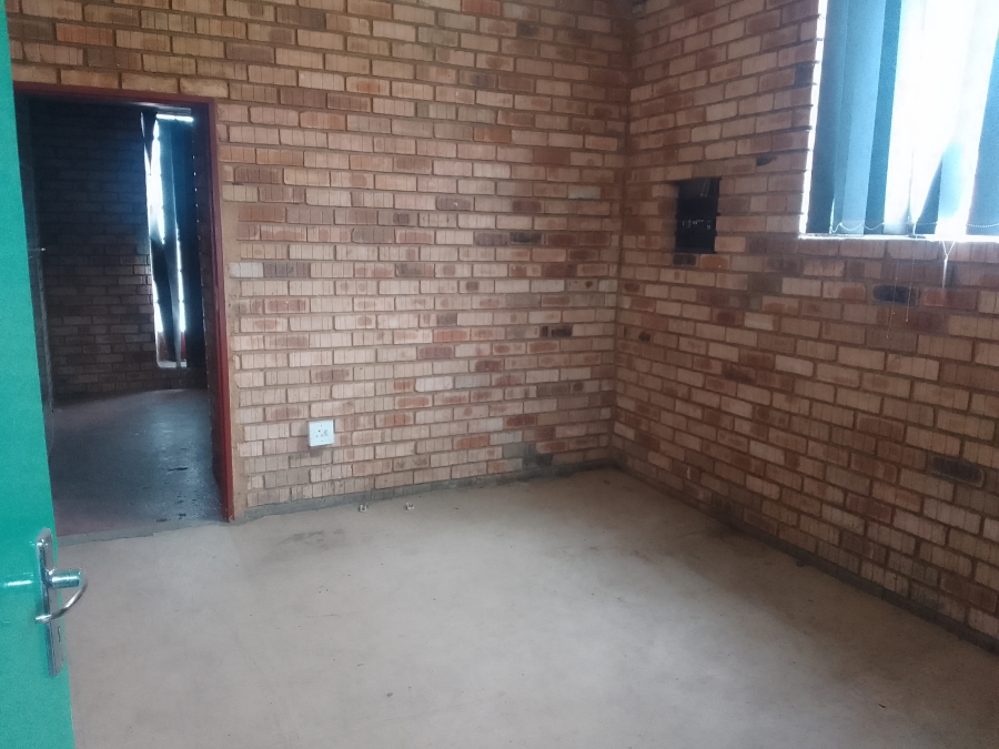To Let Commercial Property for Rent in Oos Einde North West